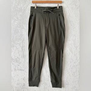Athleta green gray headland hybrid trek joggers size 6